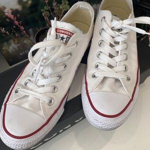 White Converse All ⭐️ Star low top women’s size 7